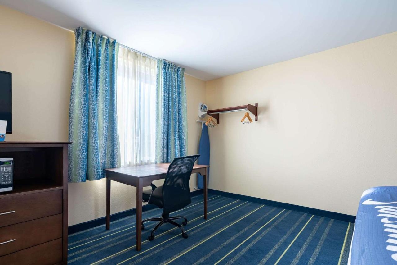 Days Inn By Wyndham Hartford/Closest Downtown Exterior foto
